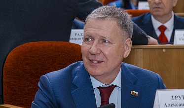 Евгений Солнцев впервые отчитался перед депутатами Заксобрания